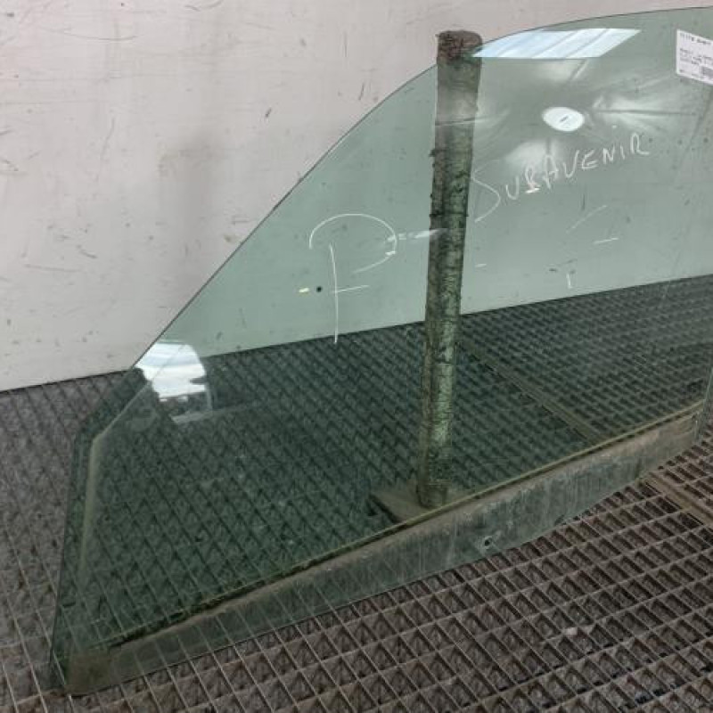 Vitre avant gauche RENAULT CLIO 2 Photo n°2