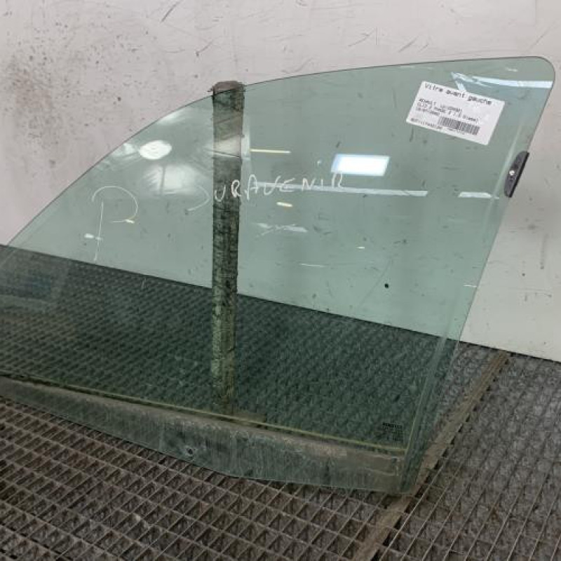 Vitre avant gauche RENAULT CLIO 2 Photo n°3