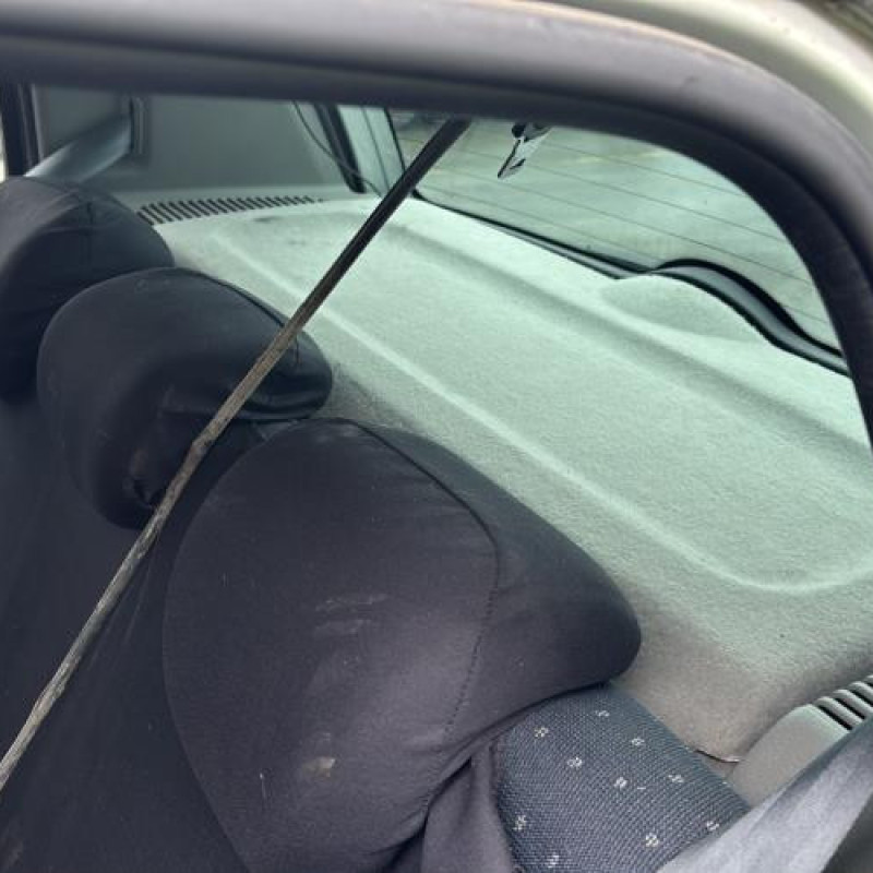 Vitre avant gauche RENAULT CLIO 2 Photo n°15