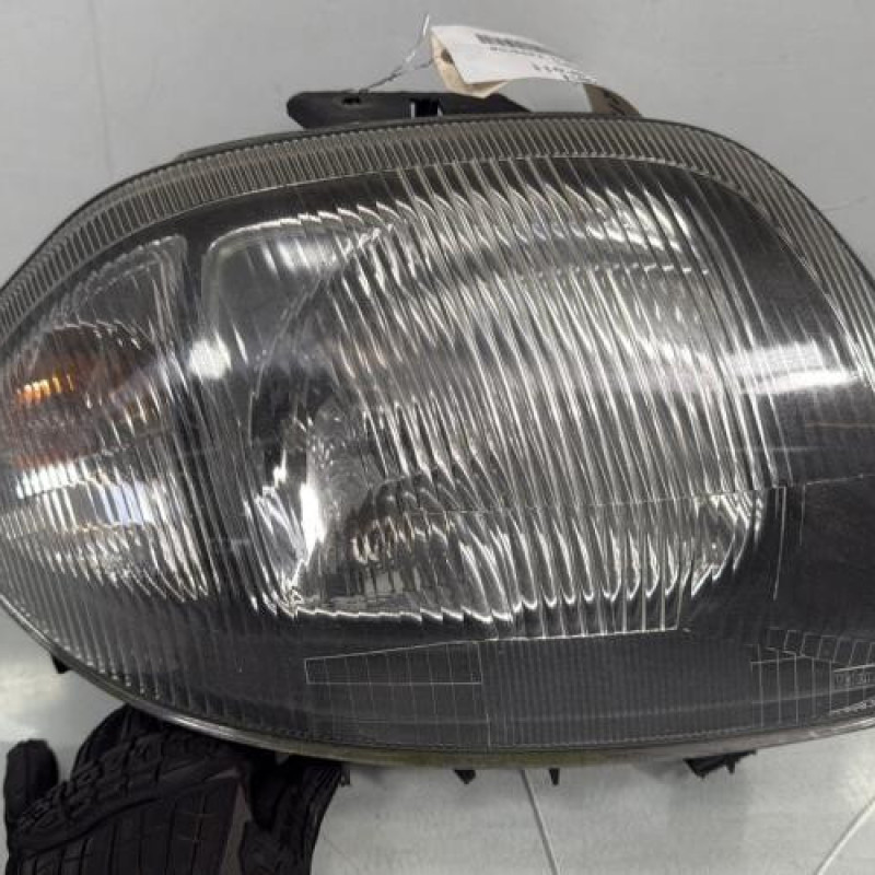 Optique avant principal droit (feux)(phare) RENAULT CLIO 2 Photo n°1