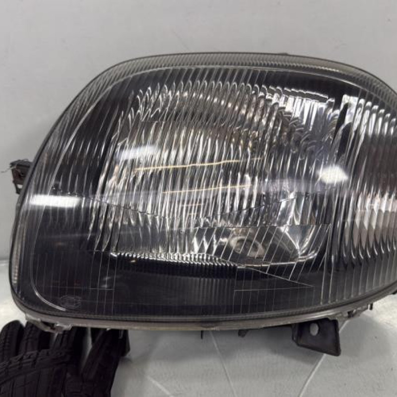 Optique avant principal gauche (feux)(phare) RENAULT CLIO 2 Photo n°1