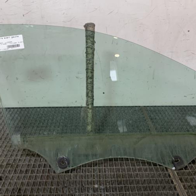 Vitre avant gauche PEUGEOT 308 2 Photo n°1