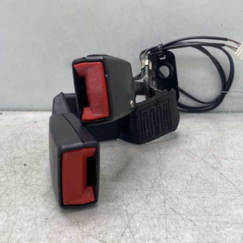 Attache ceinture arriere droit PEUGEOT 3008 1 Photo n°1