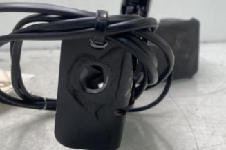 Attache ceinture arriere droit PEUGEOT 3008 1