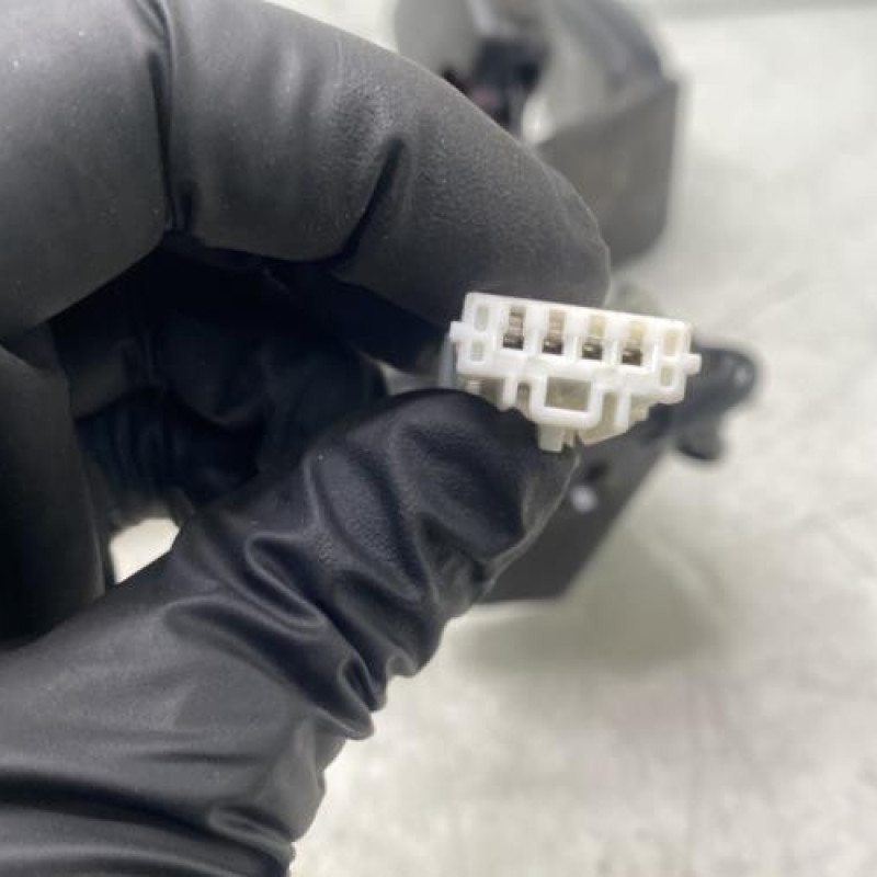 Attache ceinture arriere droit PEUGEOT 3008 1 Photo n°4