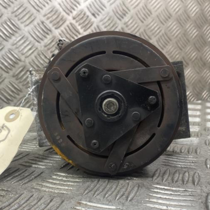 Compresseur clim RENAULT CLIO 4 Photo n°3