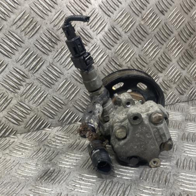 Pompe de direction VOLKSWAGEN GOLF 4 Photo n°3