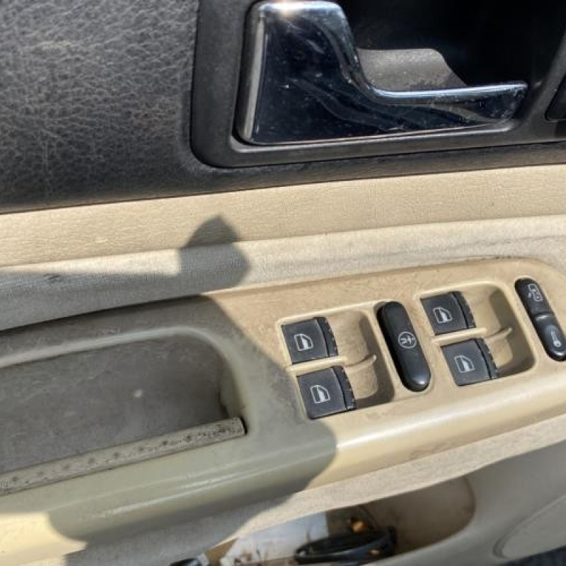 Leve vitre electrique avant droit VOLKSWAGEN GOLF 4 Photo n°17