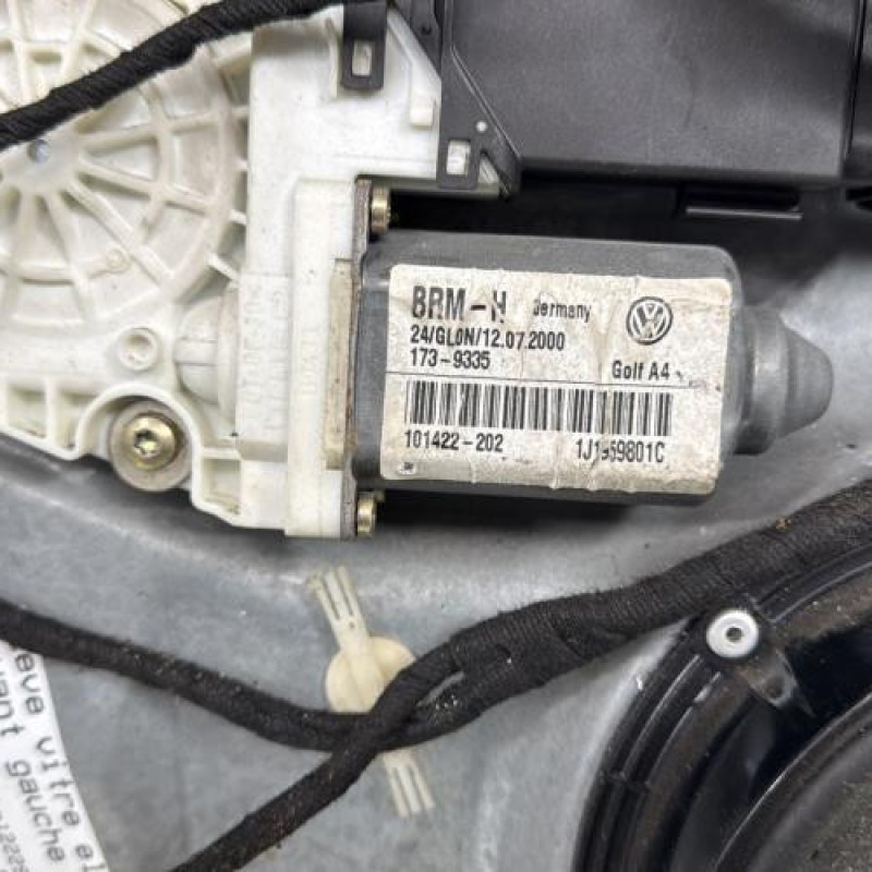 Leve vitre electrique avant gauche VOLKSWAGEN GOLF 4 Photo n°2