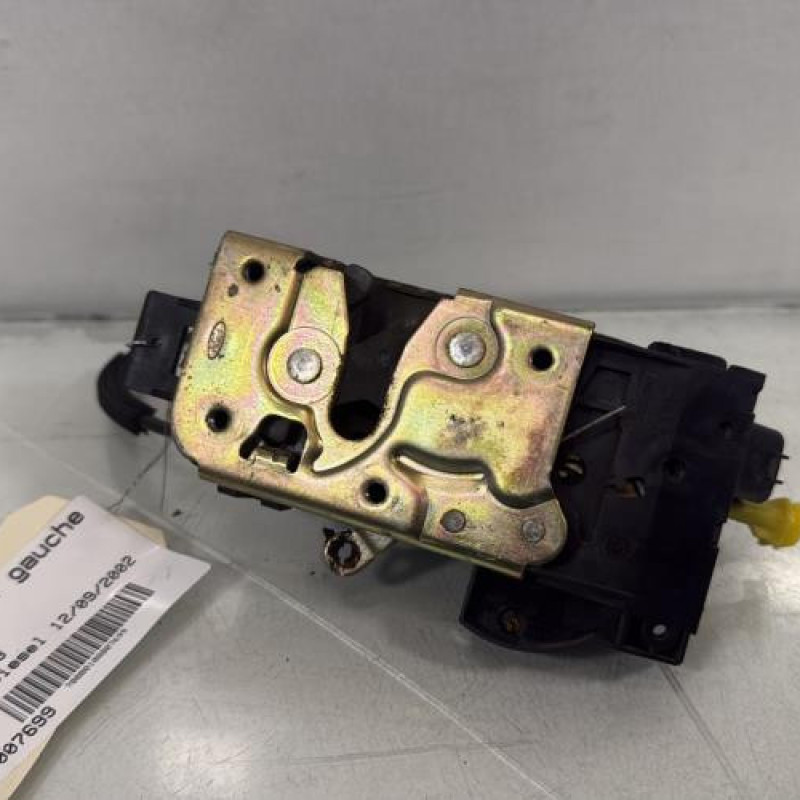 Serrure avant gauche FORD FOCUS 1 Photo n°1