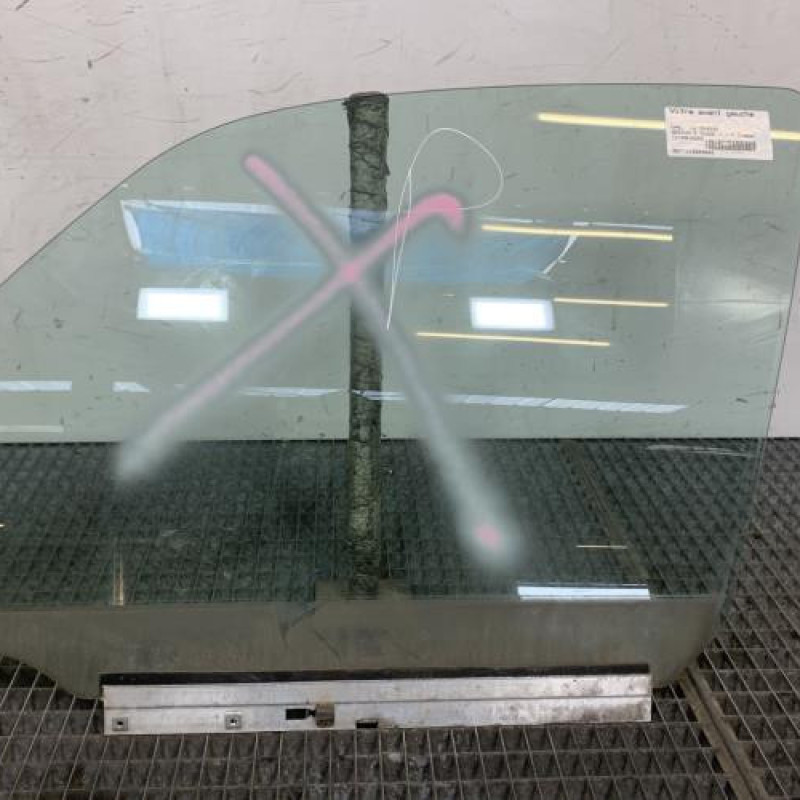 Vitre avant gauche OPEL MERIVA A Photo n°1