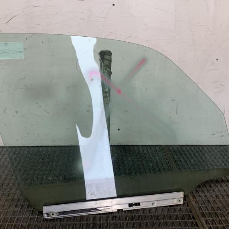 Vitre avant gauche OPEL MERIVA A Photo n°4