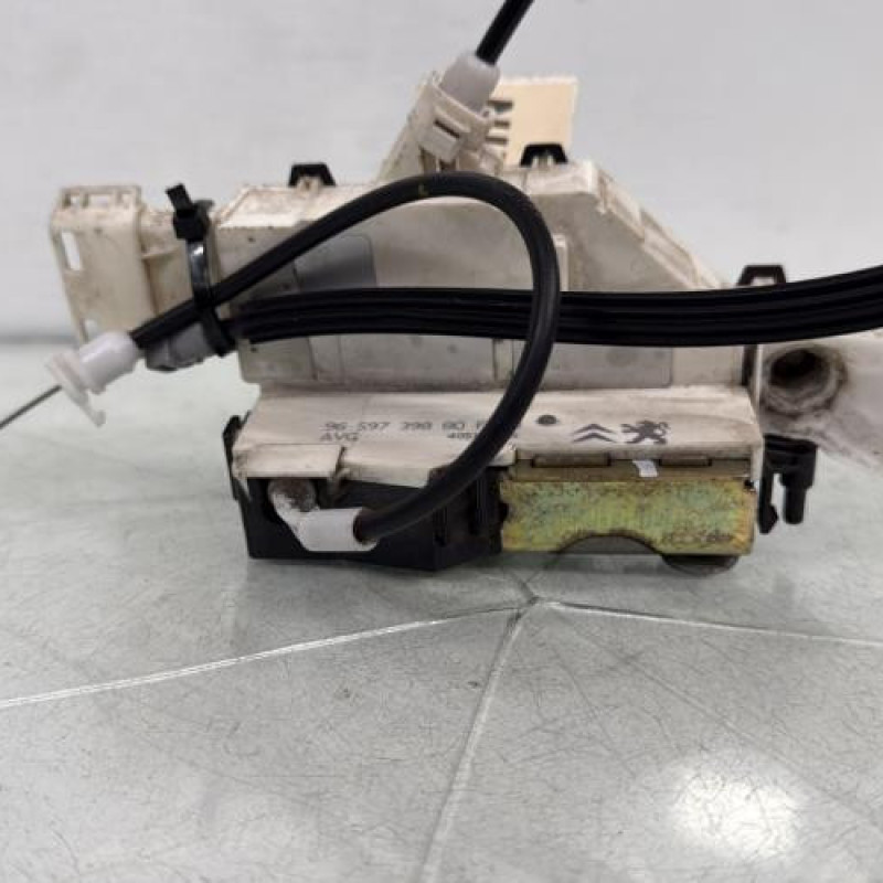 Serrure avant gauche PEUGEOT 407 Photo n°4