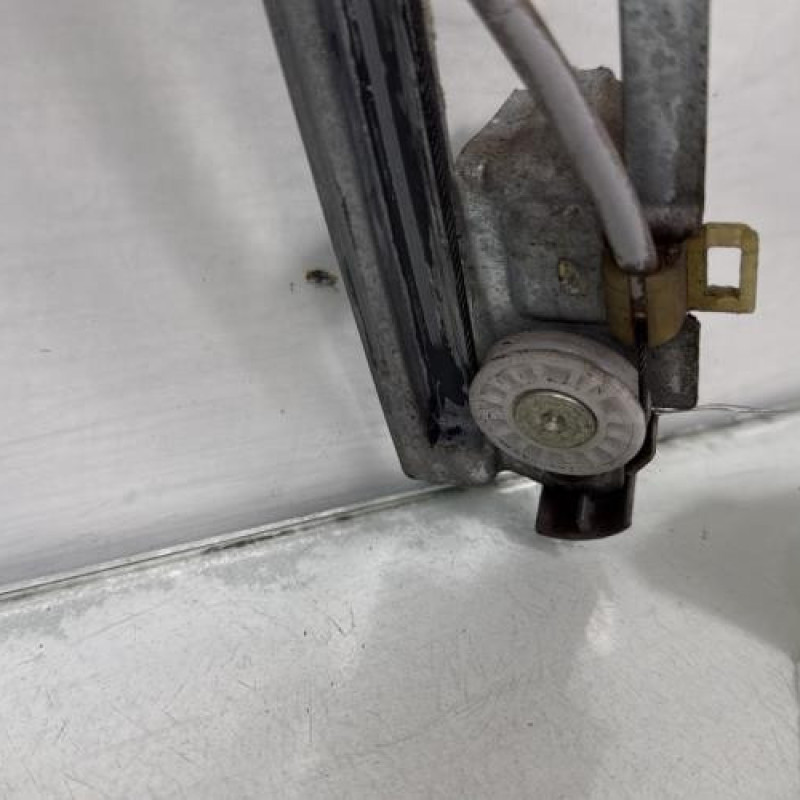 Leve vitre electrique avant gauche RENAULT MEGANE 2 Photo n°3