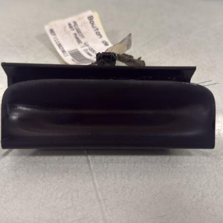 Bouton de coffre PEUGEOT 407 Photo n°1