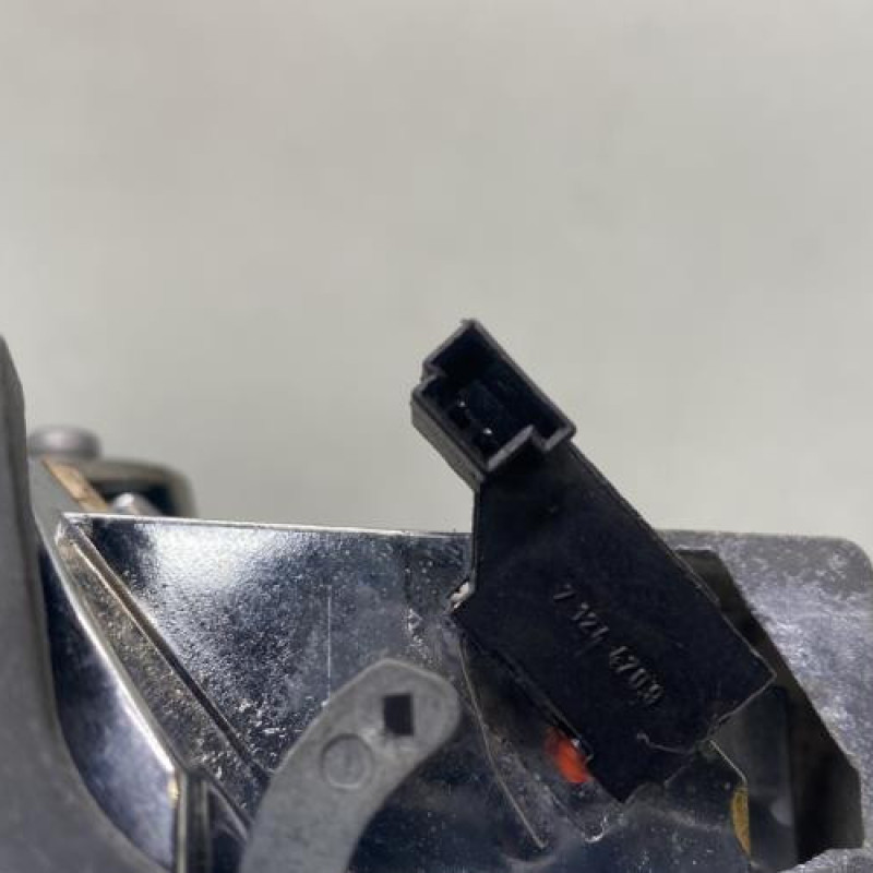 Bouton de coffre BMW SERIE 1 E87 Photo n°3