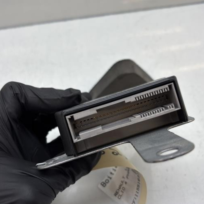 Boitier air bag RENAULT CLIO 4 Photo n°3