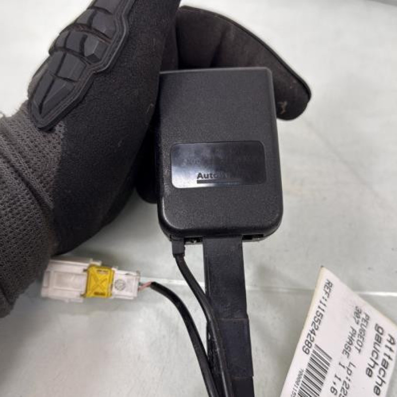 Attache ceinture avant gauche PEUGEOT 307 Photo n°3