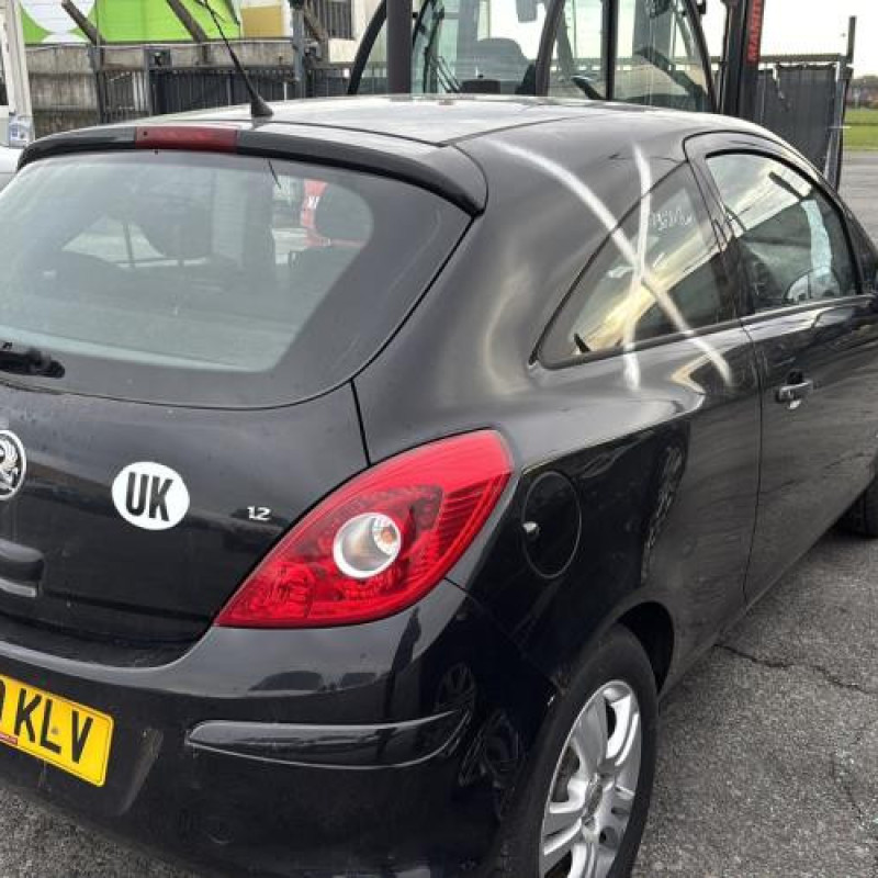 Reservoir essence OPEL CORSA D Photo n°3