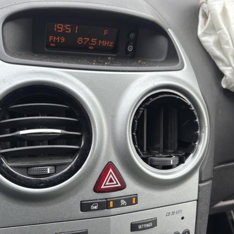 Reservoir essence OPEL CORSA D Photo n°19