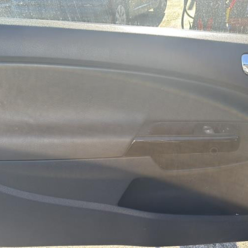 Reservoir essence OPEL CORSA D Photo n°10