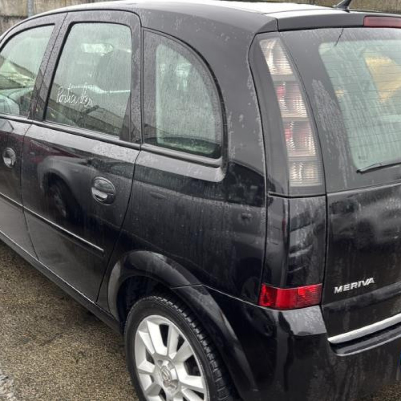 Feu arriere stop central OPEL MERIVA A Photo n°7