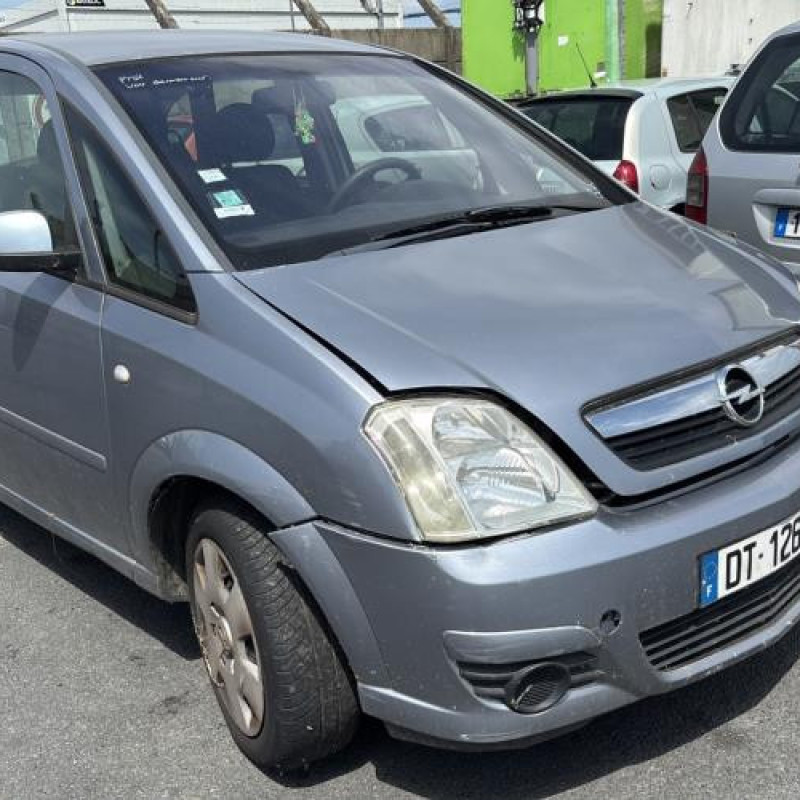 Feu arriere stop central OPEL MERIVA A Photo n°2