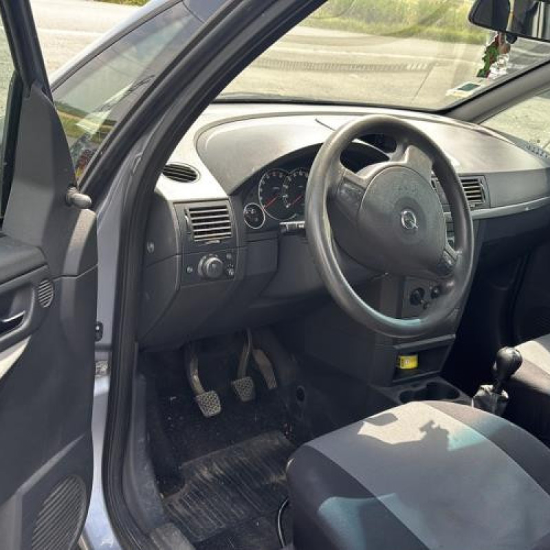 Feu arriere stop central OPEL MERIVA A Photo n°9