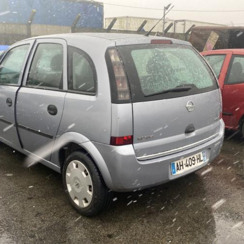 Feu arriere stop central OPEL MERIVA A Photo n°4