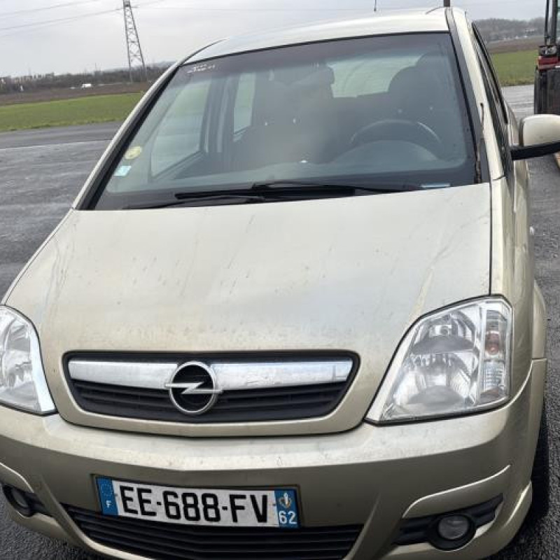 Feu arriere stop central OPEL MERIVA A Photo n°2