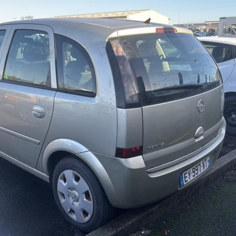 Feu arriere stop central OPEL MERIVA A Photo n°8