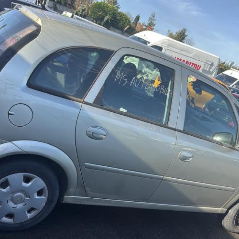 Feu arriere stop central OPEL MERIVA A Photo n°10