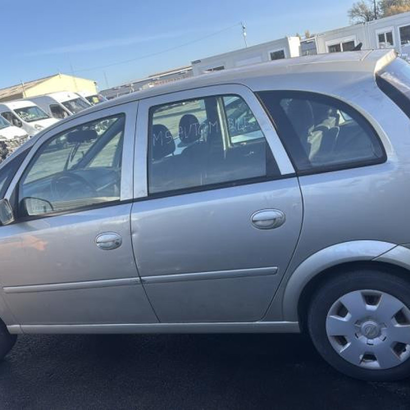 Feu arriere stop central OPEL MERIVA A Photo n°11