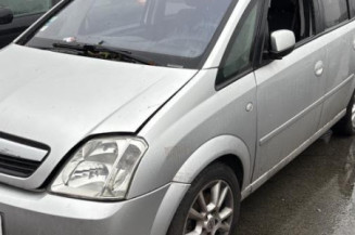 Feu arriere stop central OPEL MERIVA A Photo n°1