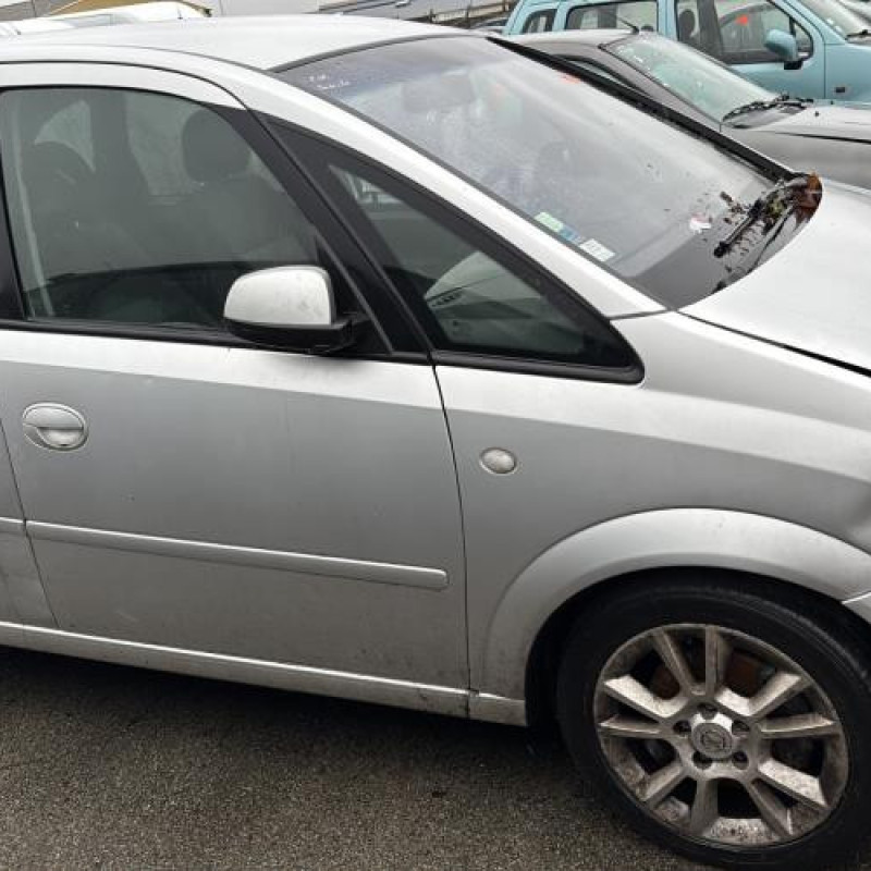 Feu arriere stop central OPEL MERIVA A Photo n°4