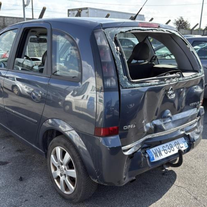 Feu arriere stop central OPEL MERIVA A Photo n°8