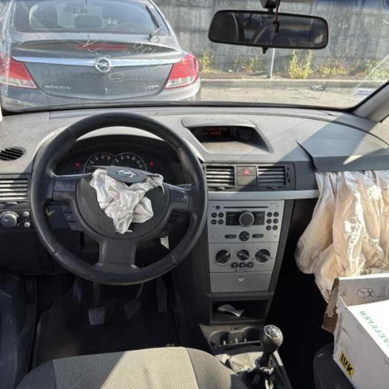 Feu arriere stop central OPEL MERIVA A Photo n°16