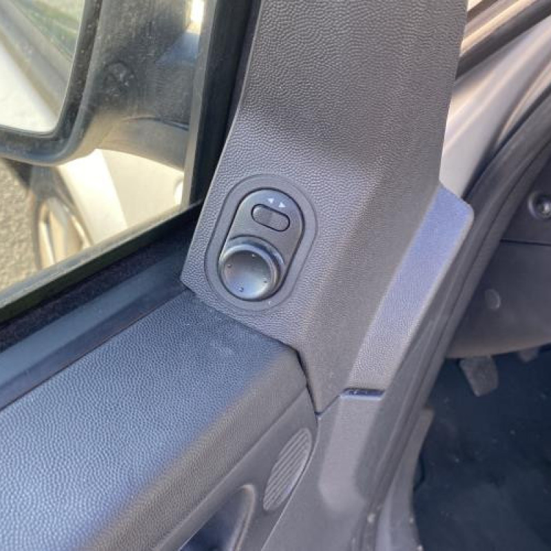 Custode arriere droit OPEL MERIVA A Photo n°10