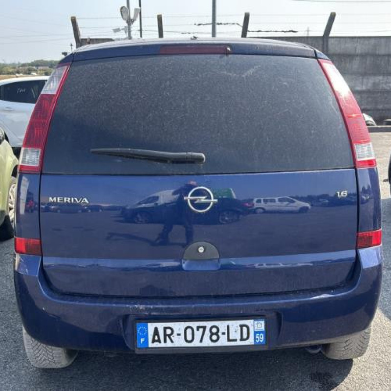 Feu arriere stop central OPEL MERIVA A Photo n°5
