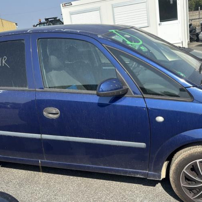 Feu arriere stop central OPEL MERIVA A Photo n°7