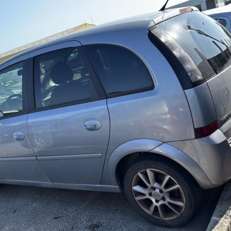 Feu arriere stop central OPEL MERIVA A Photo n°6