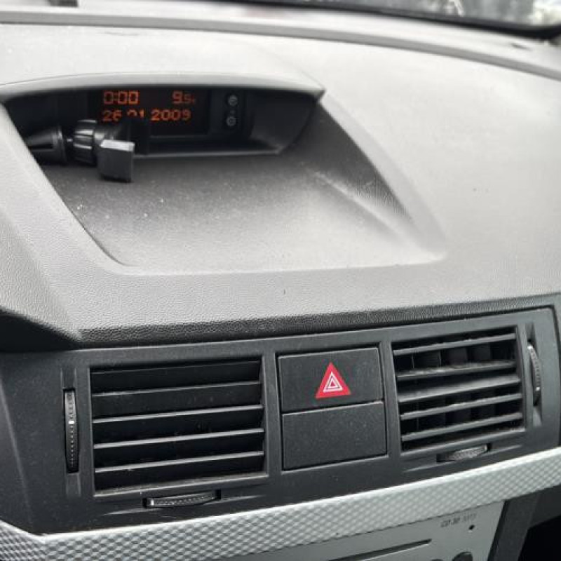 Reservoir essence OPEL MERIVA A Photo n°18