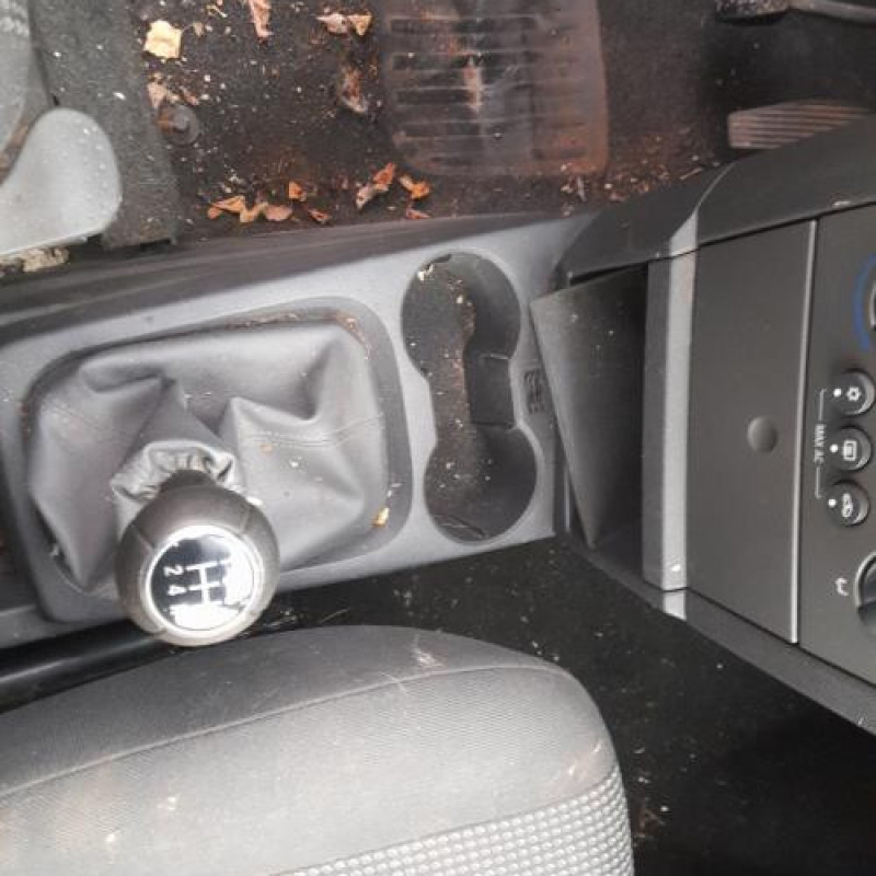 Reservoir essence OPEL MERIVA A Photo n°8