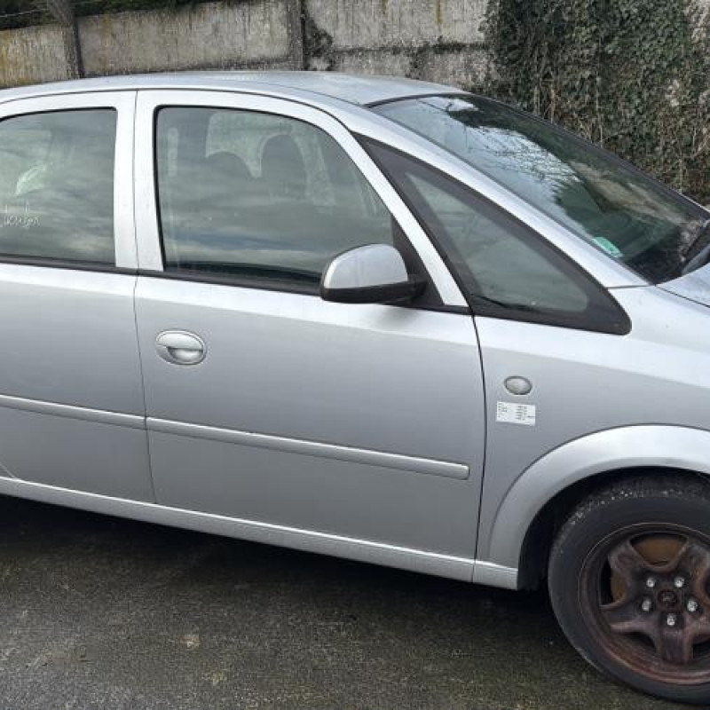 Reservoir essence OPEL MERIVA A Photo n°16