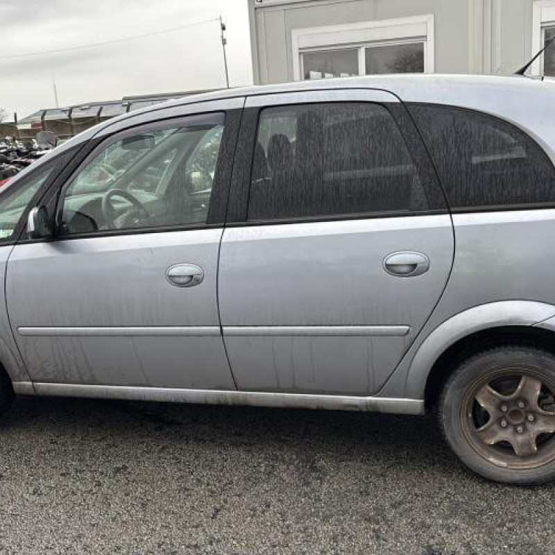 Reservoir essence OPEL MERIVA A Photo n°7