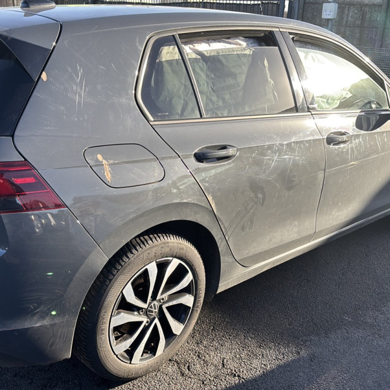 VOLKSWAGEN GOLF 8 PHASE 1 2.0 TDI - 16V TURBO Photo n°5