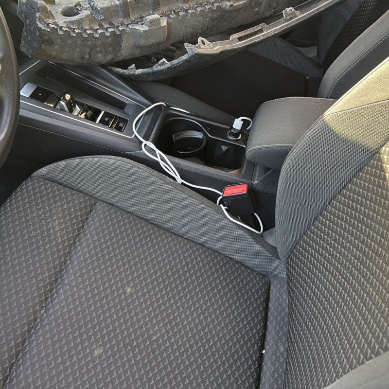 VOLKSWAGEN GOLF 8 PHASE 1 2.0 TDI - 16V TURBO Photo n°11