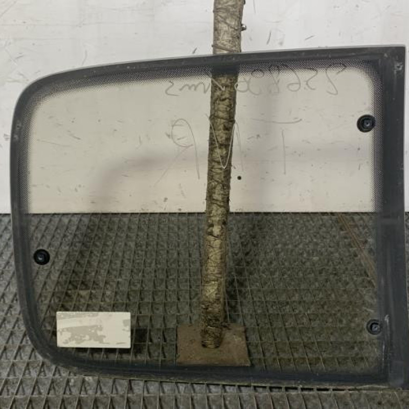 Custode arriere gauche PEUGEOT 205 Photo n°4