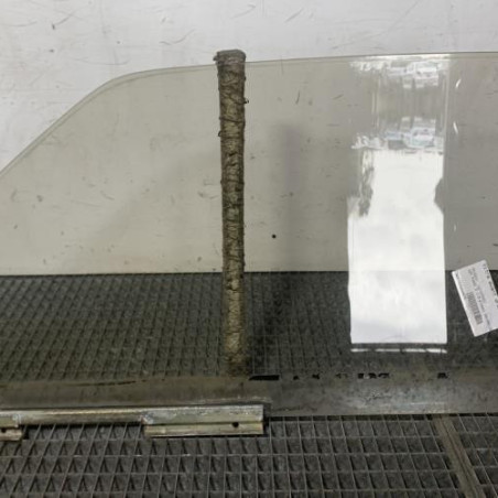 Vitre avant droit PEUGEOT 205 Photo n°1