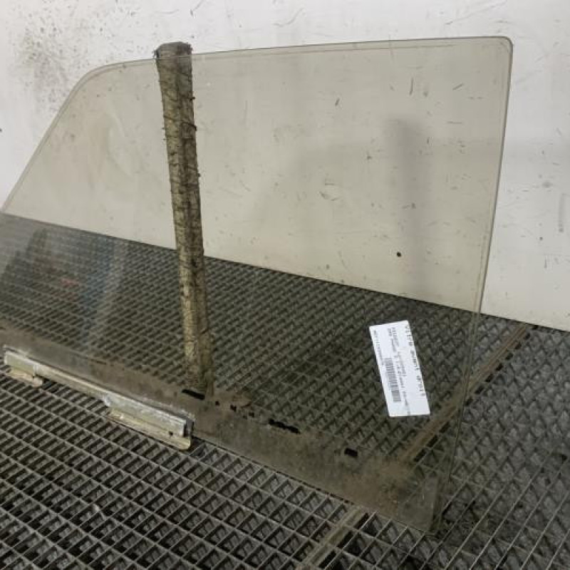 Vitre avant droit PEUGEOT 205 Photo n°3